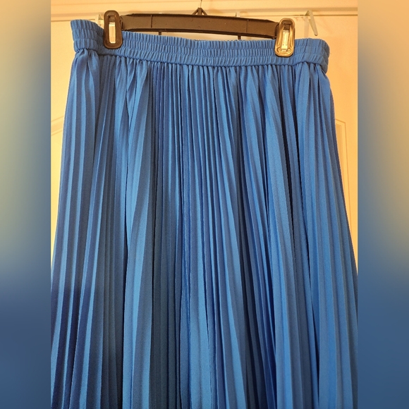 Michael Kors Elegant Royal Blue Pleated Skirt Elastic Waist Stretch 1X Old Money - Picture 2 of 8